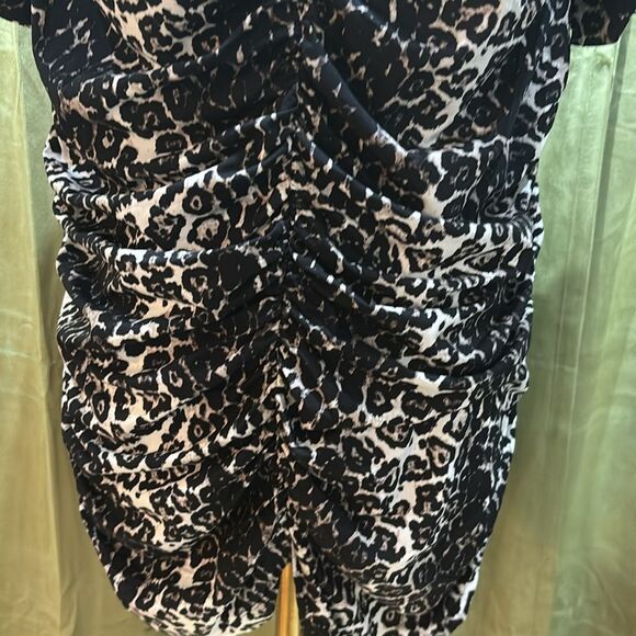 St. John Black and White Animal Print ruched Top, L - Picture 4 of 9